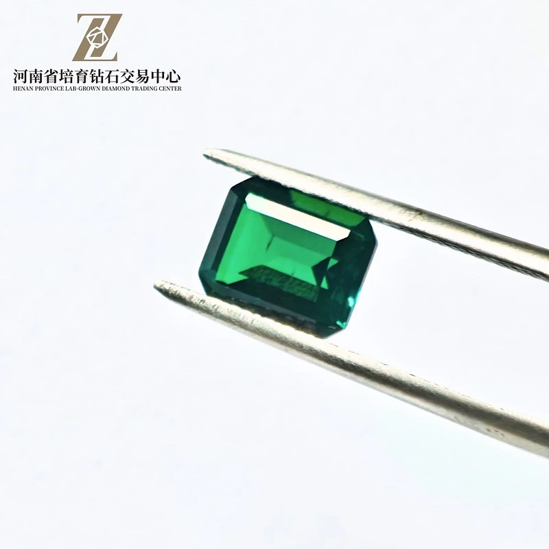 3.643 Carat Lab-Búið til kólumbískur-Smaragður litur (Emerald Cut)